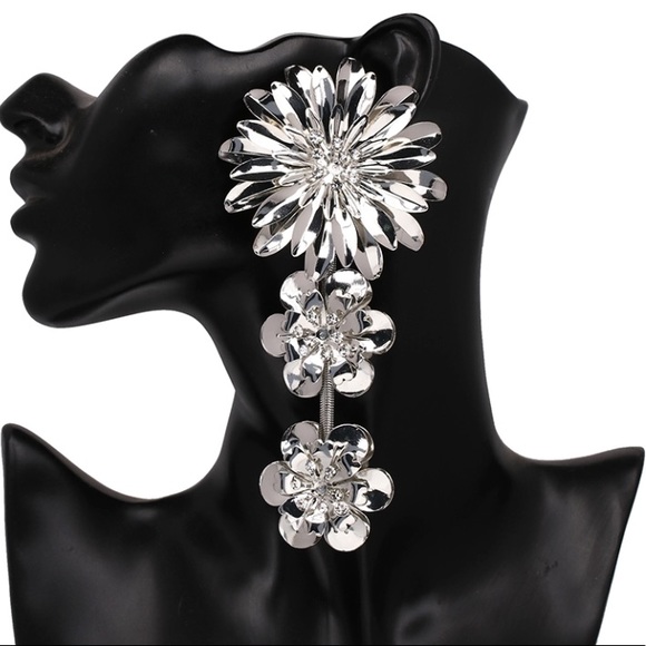 Black or silver Exclusive big flower earrings - Picture 2 of 2